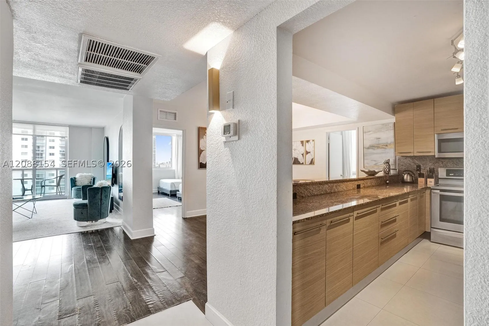 19370 Collins Ave #816