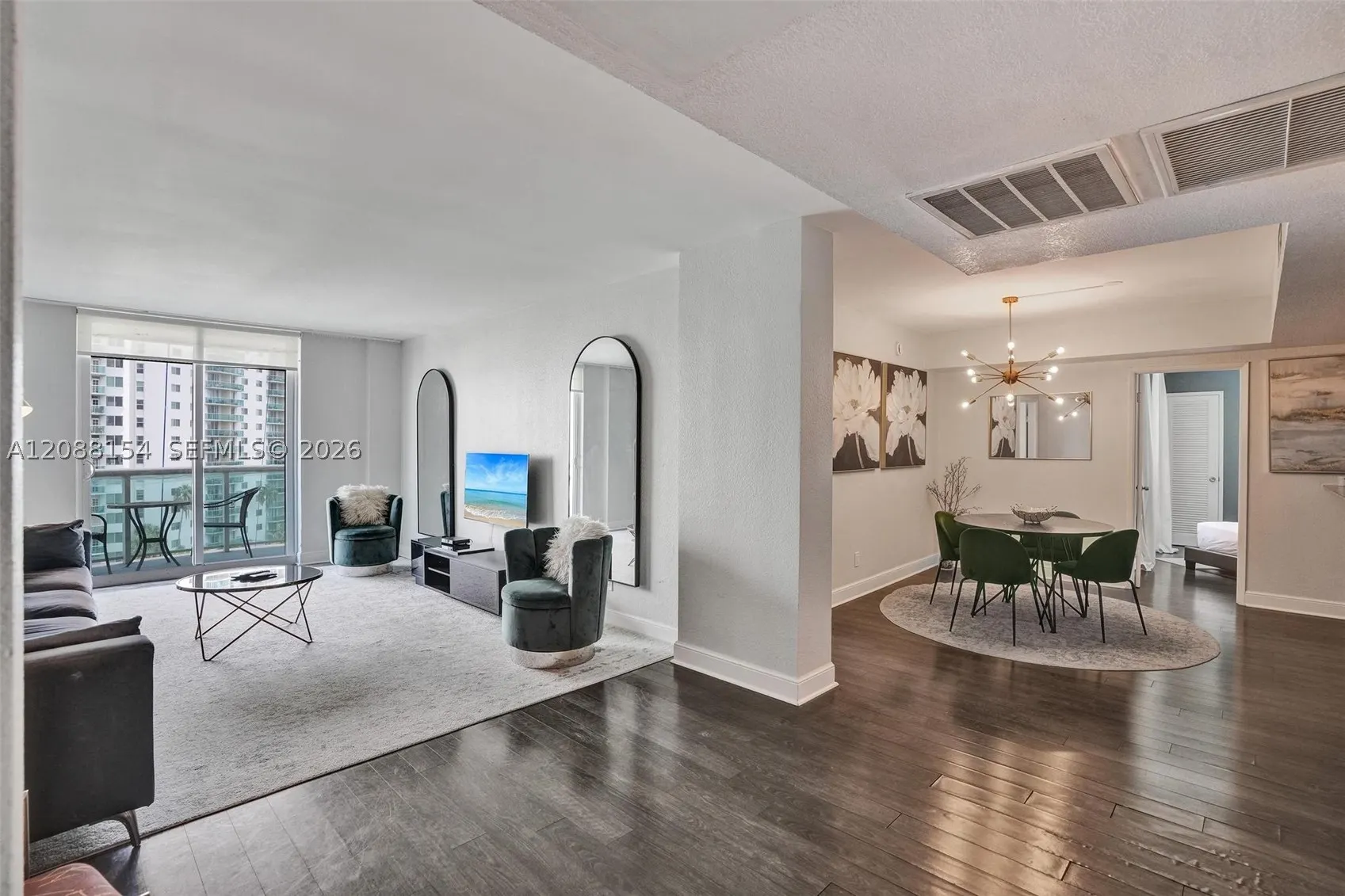 19370 Collins Ave #816