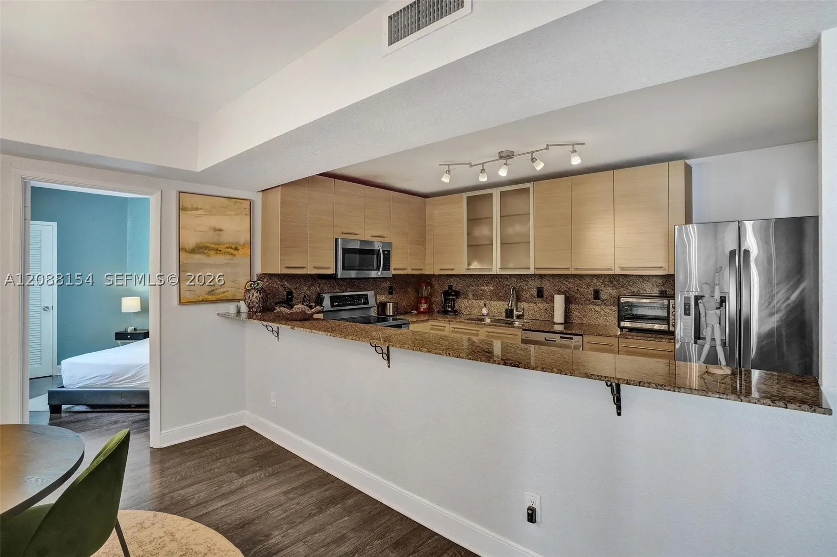 19370 Collins Ave #816