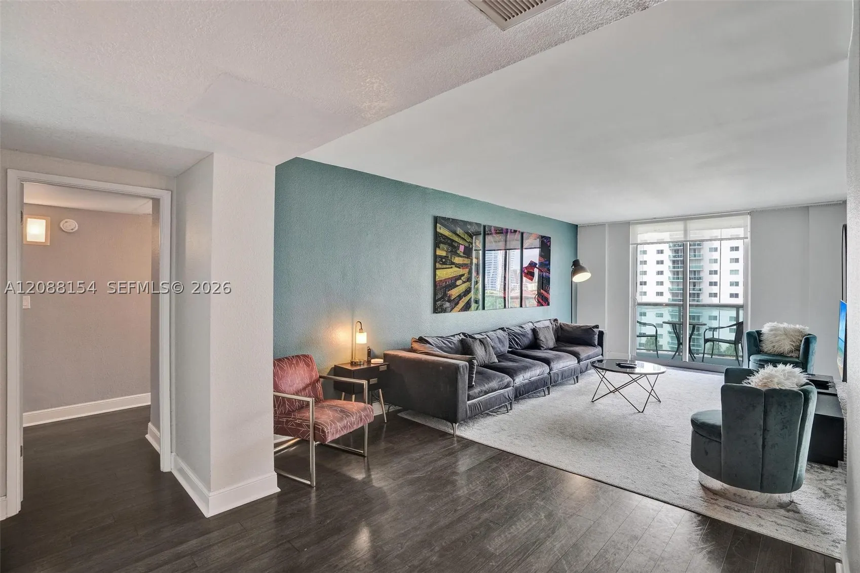 19370 Collins Ave #816
