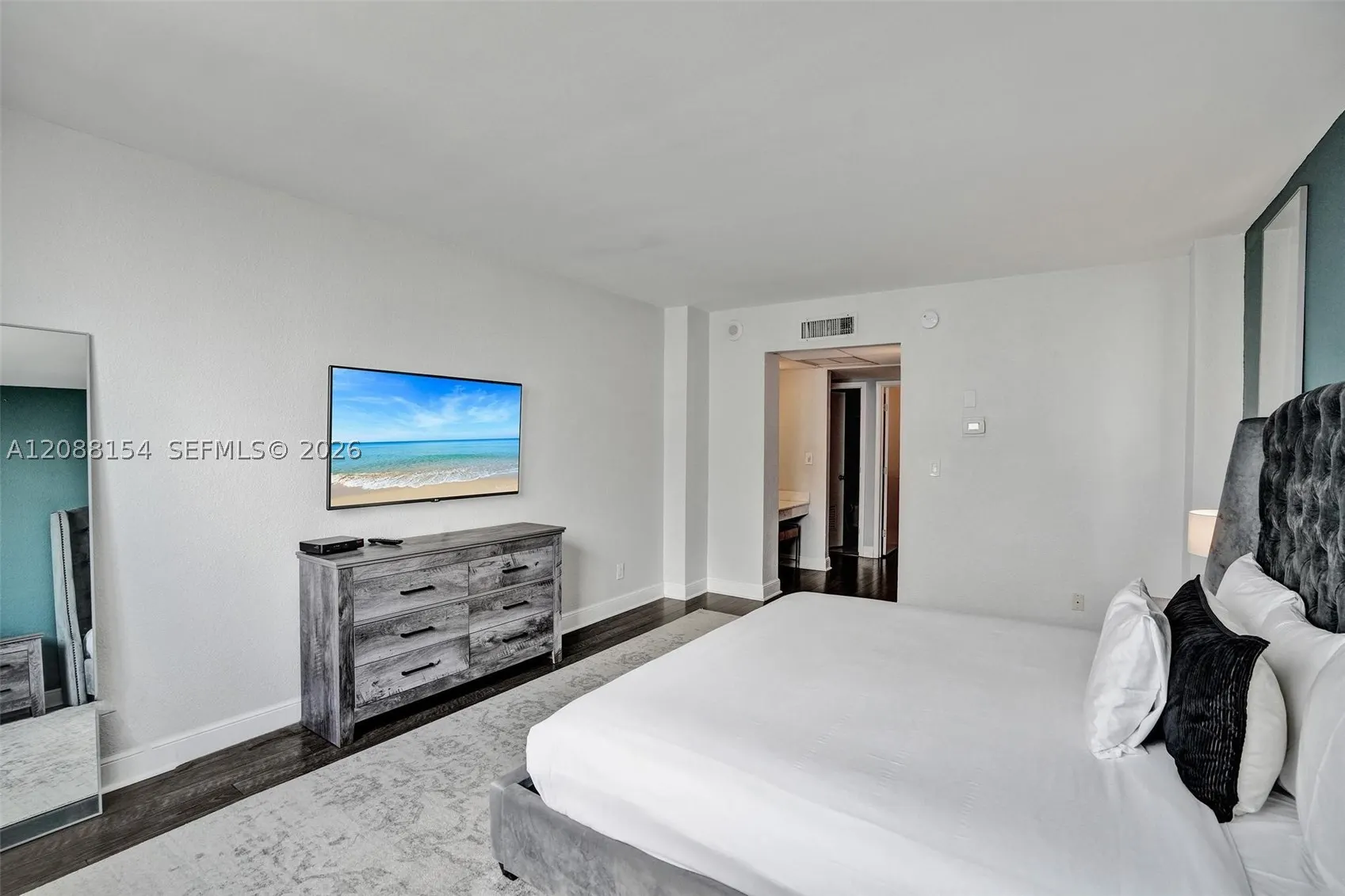 19370 Collins Ave #816