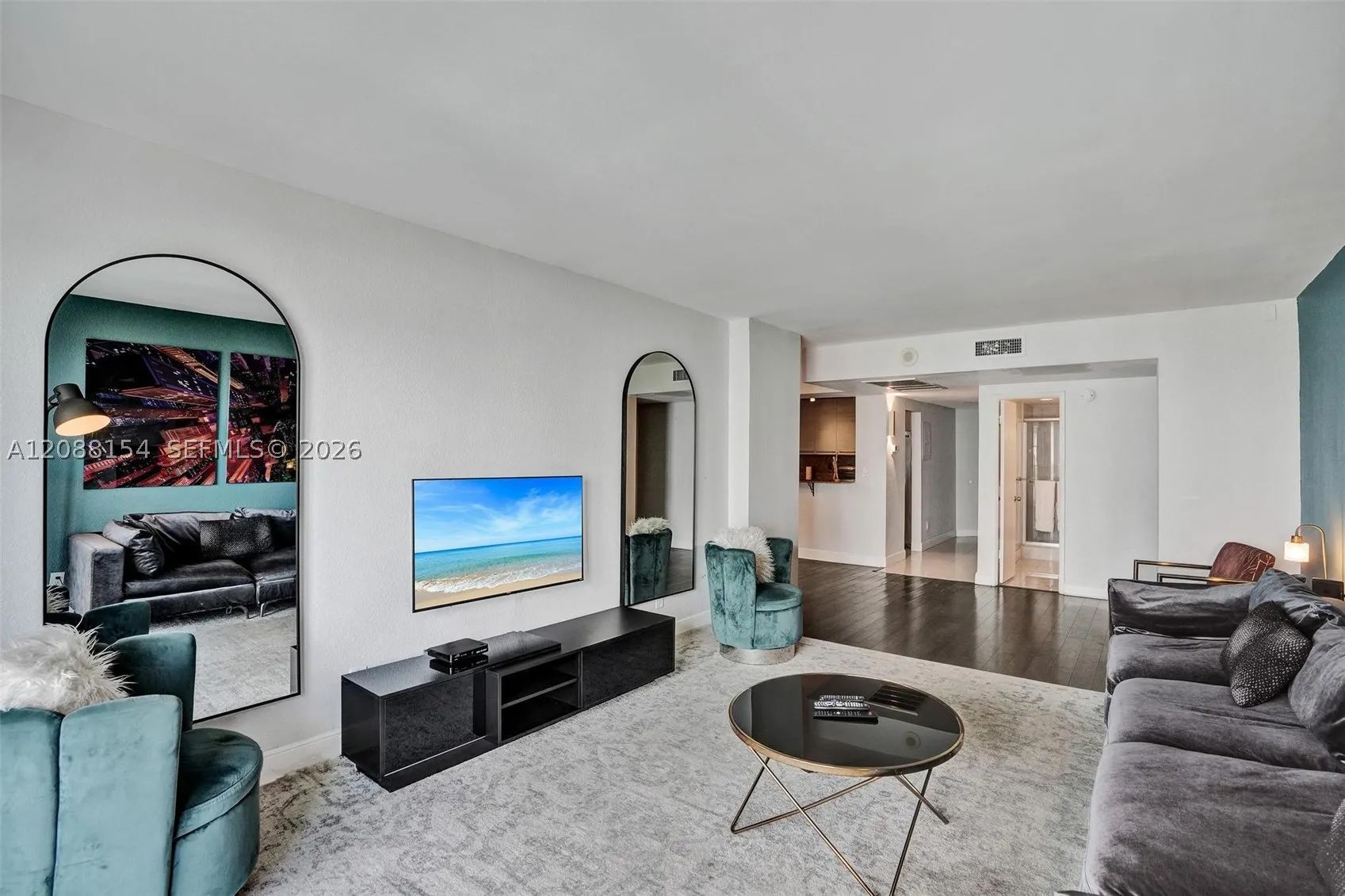 19370 Collins Ave #816