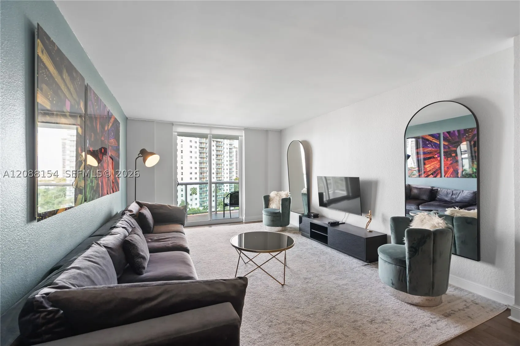 19370 Collins Ave #816
