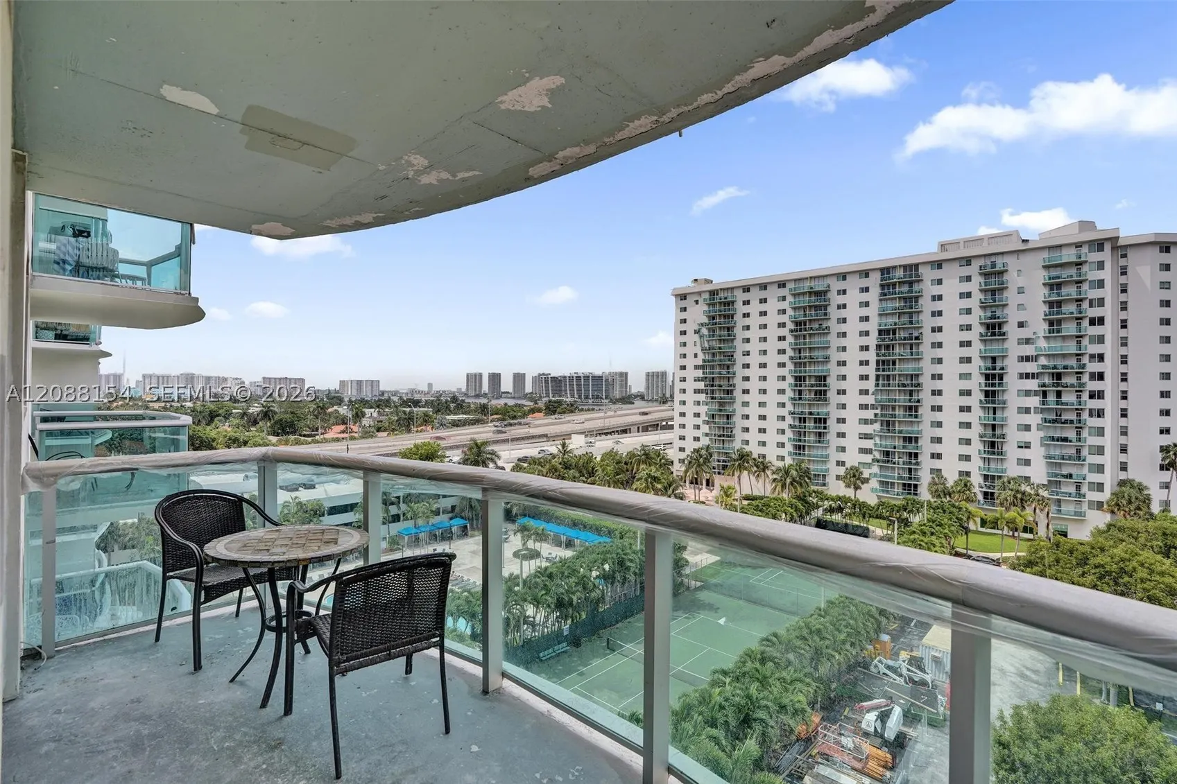 19370 Collins Ave #816