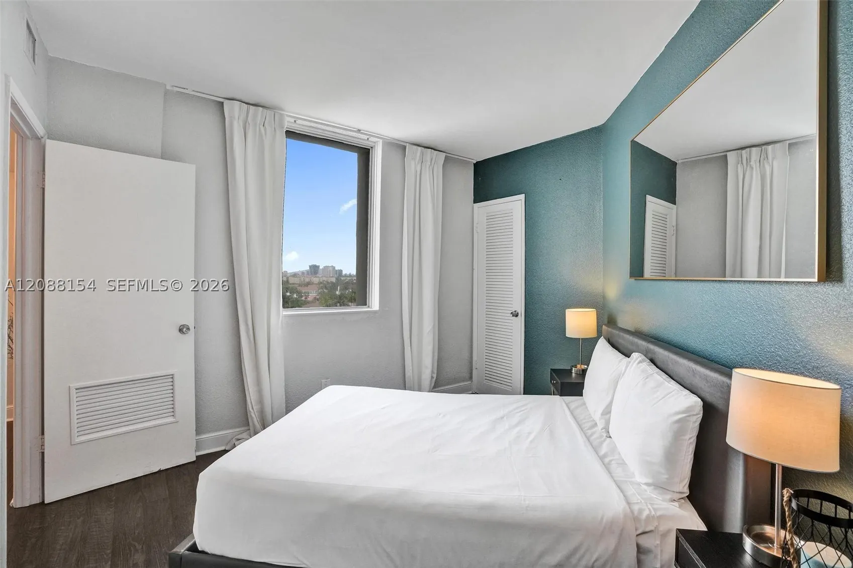 19370 Collins Ave #816