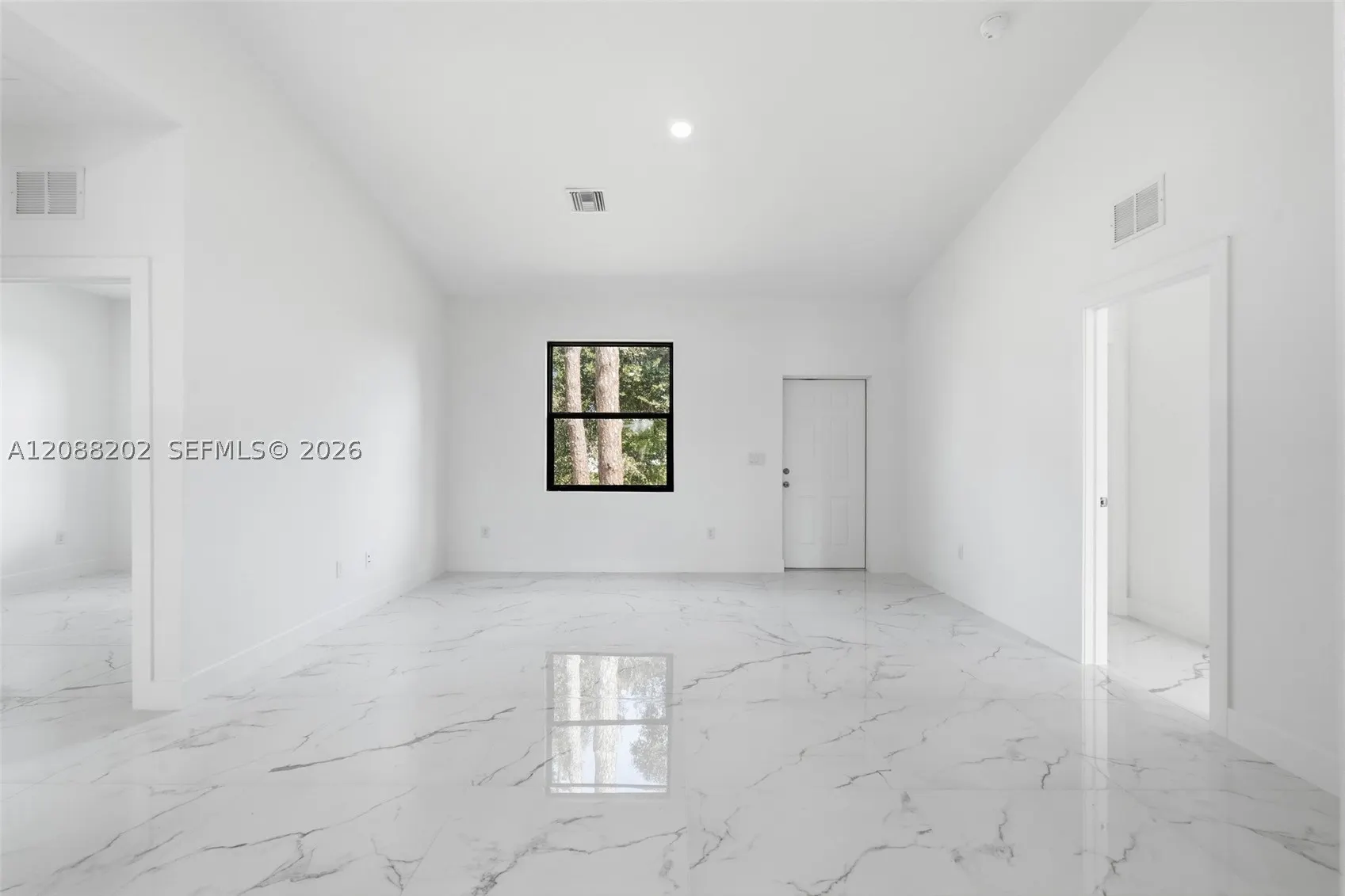 156 Carousel Ave