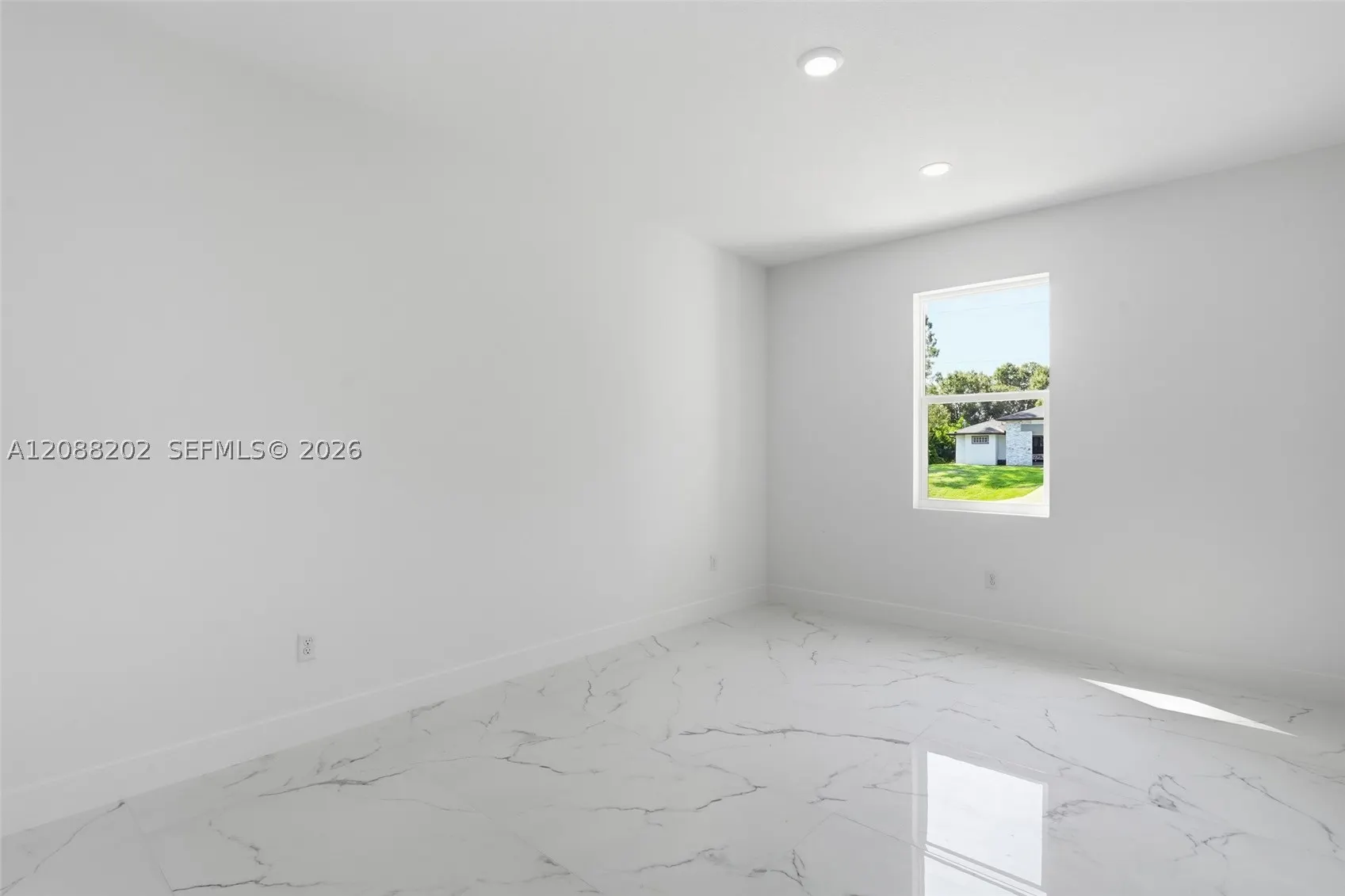 156 Carousel Ave