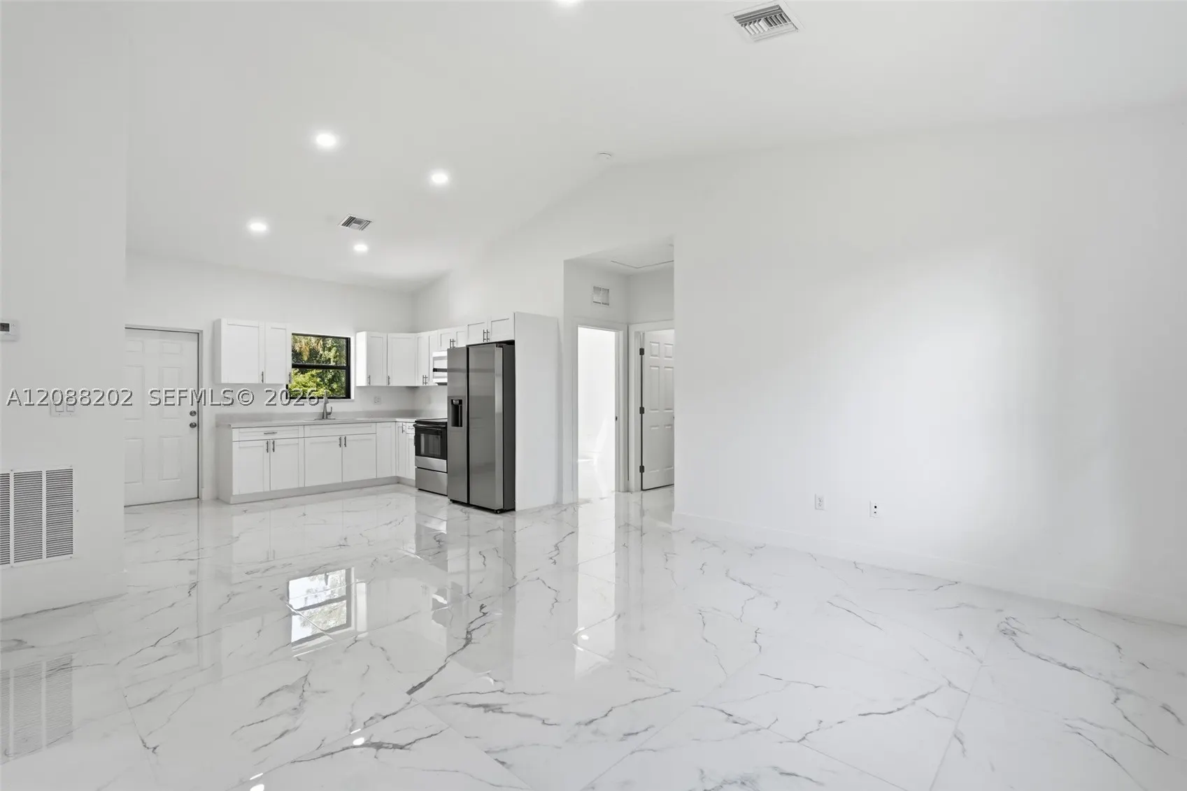 156 Carousel Ave