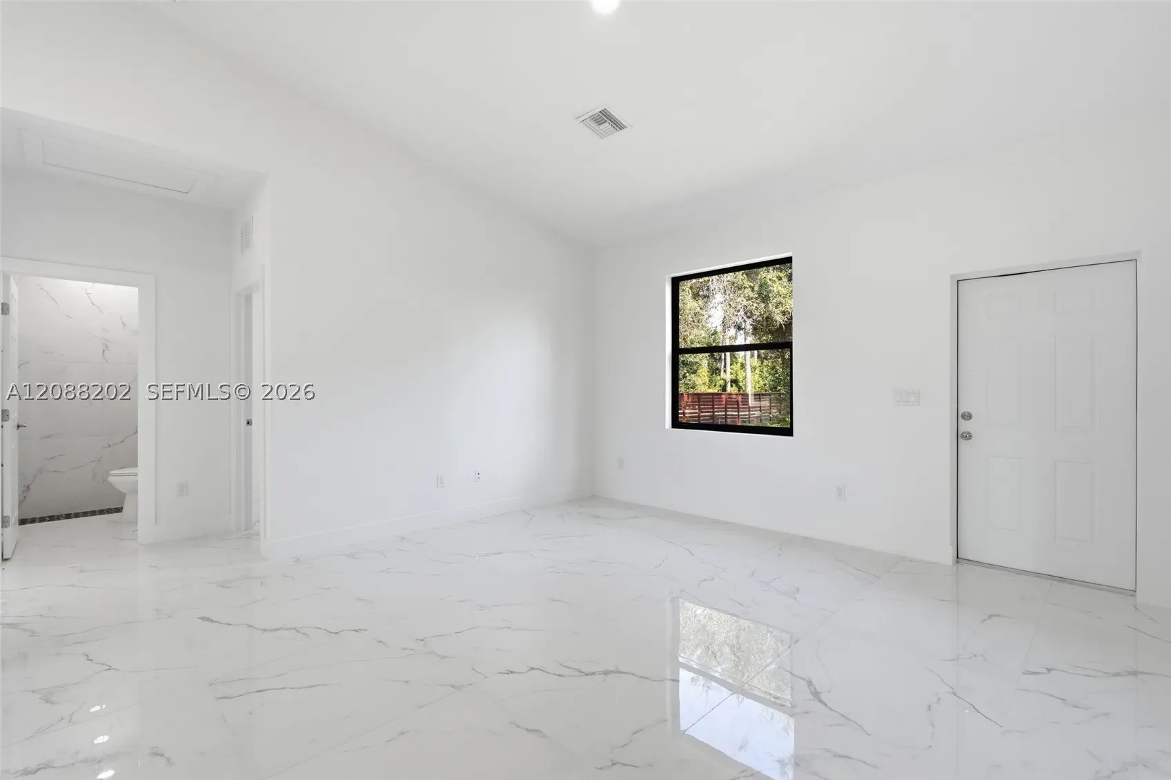 156 Carousel Ave