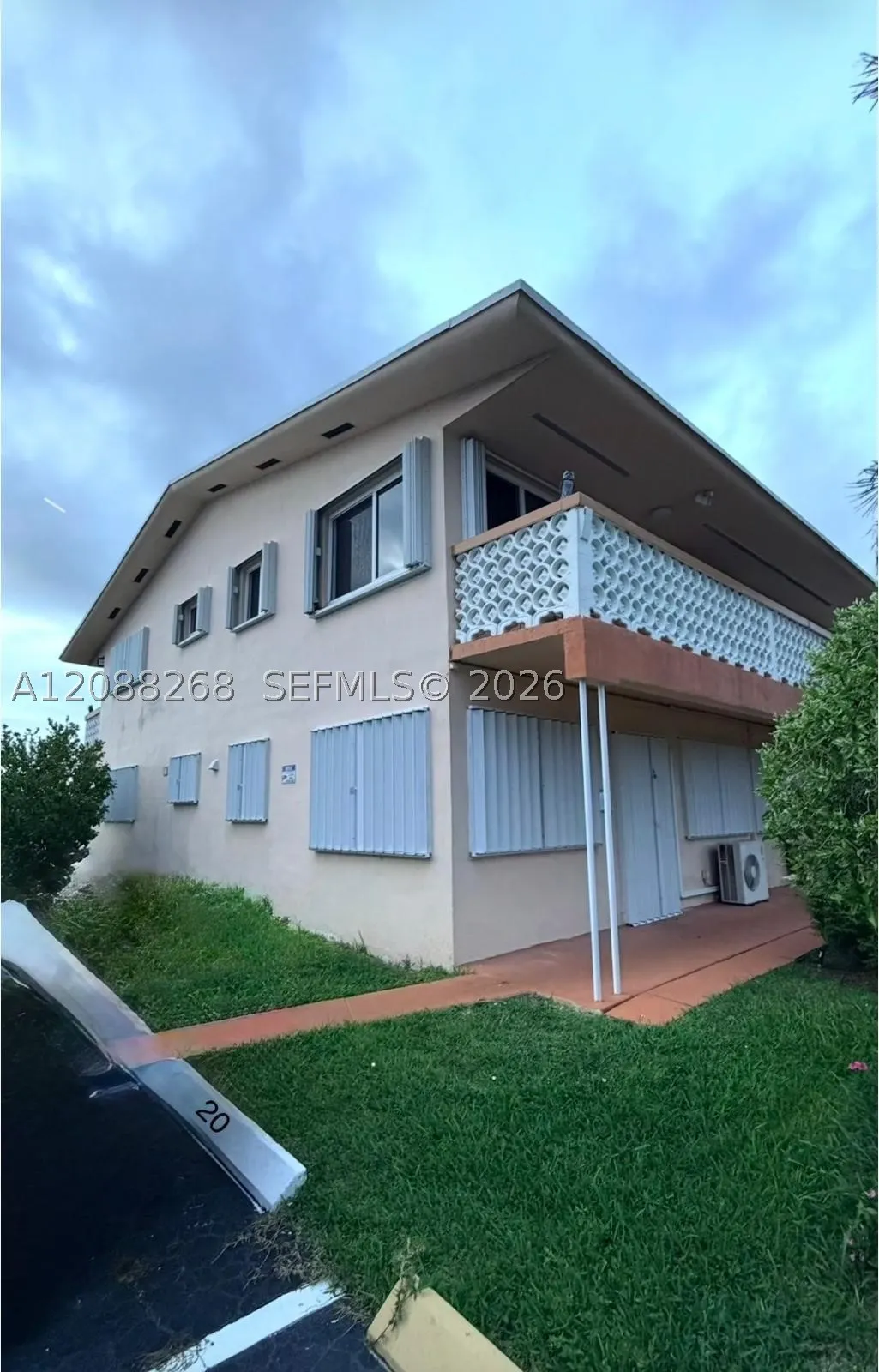 1030 SW 11 St #M20