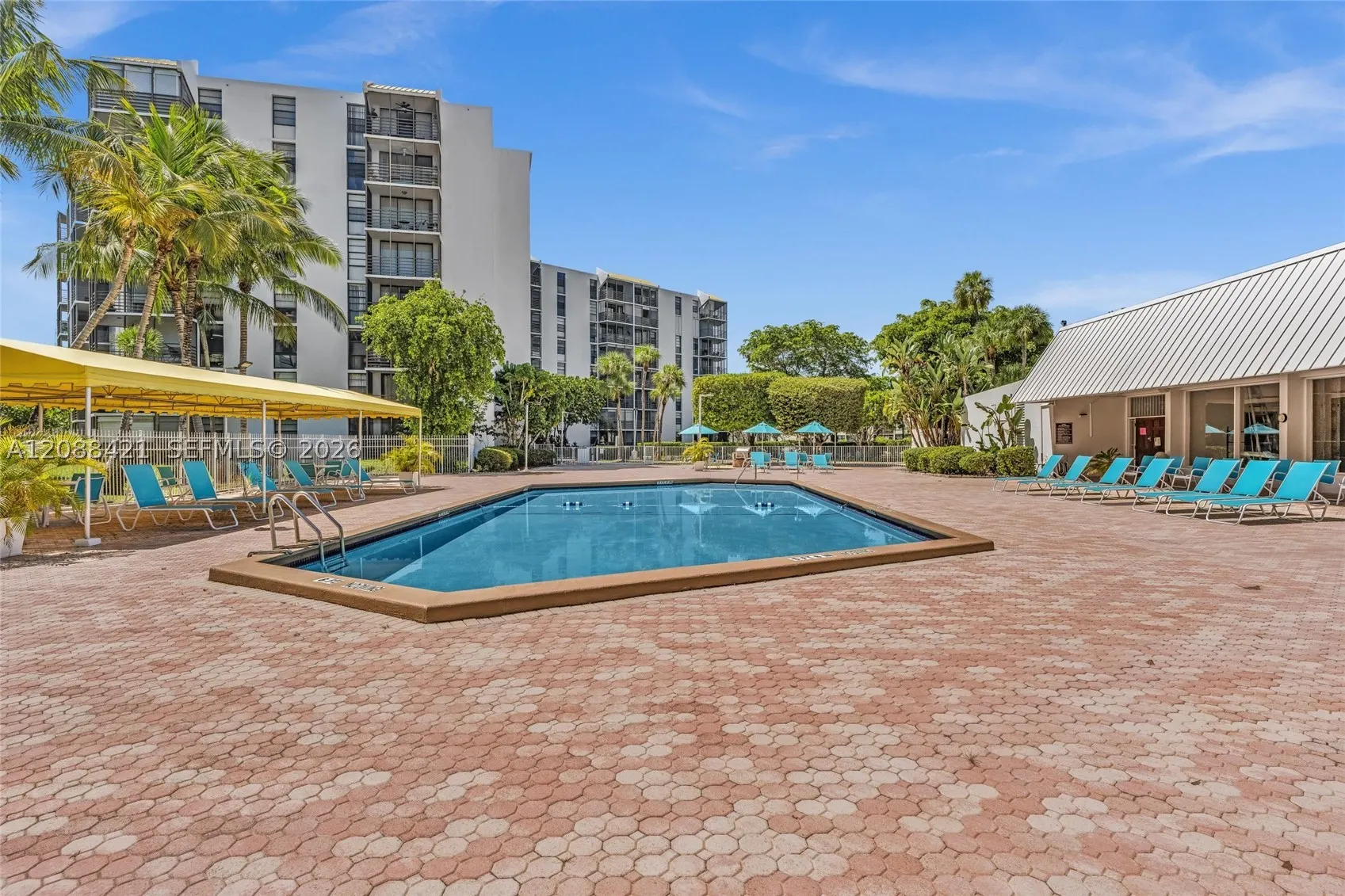 20400 W Country Club Dr #711