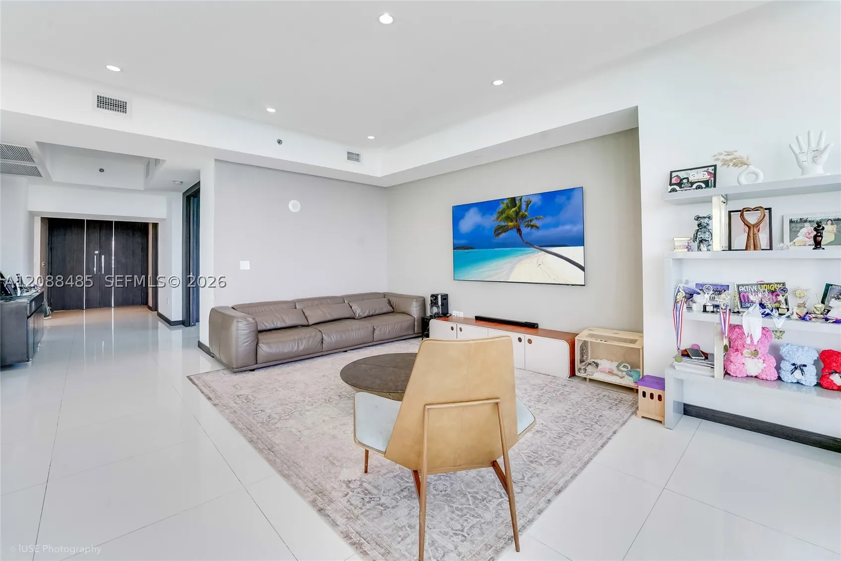 15901 Collins Ave #2701