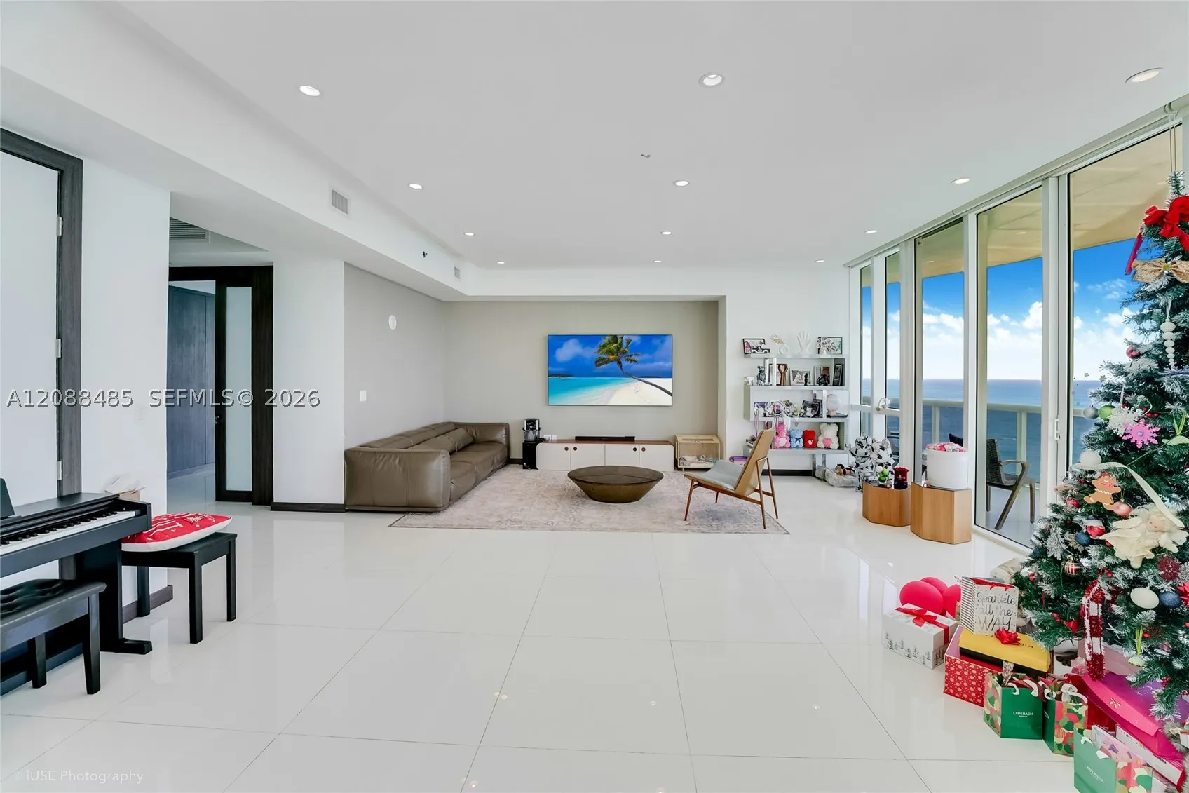15901 Collins Ave #2701