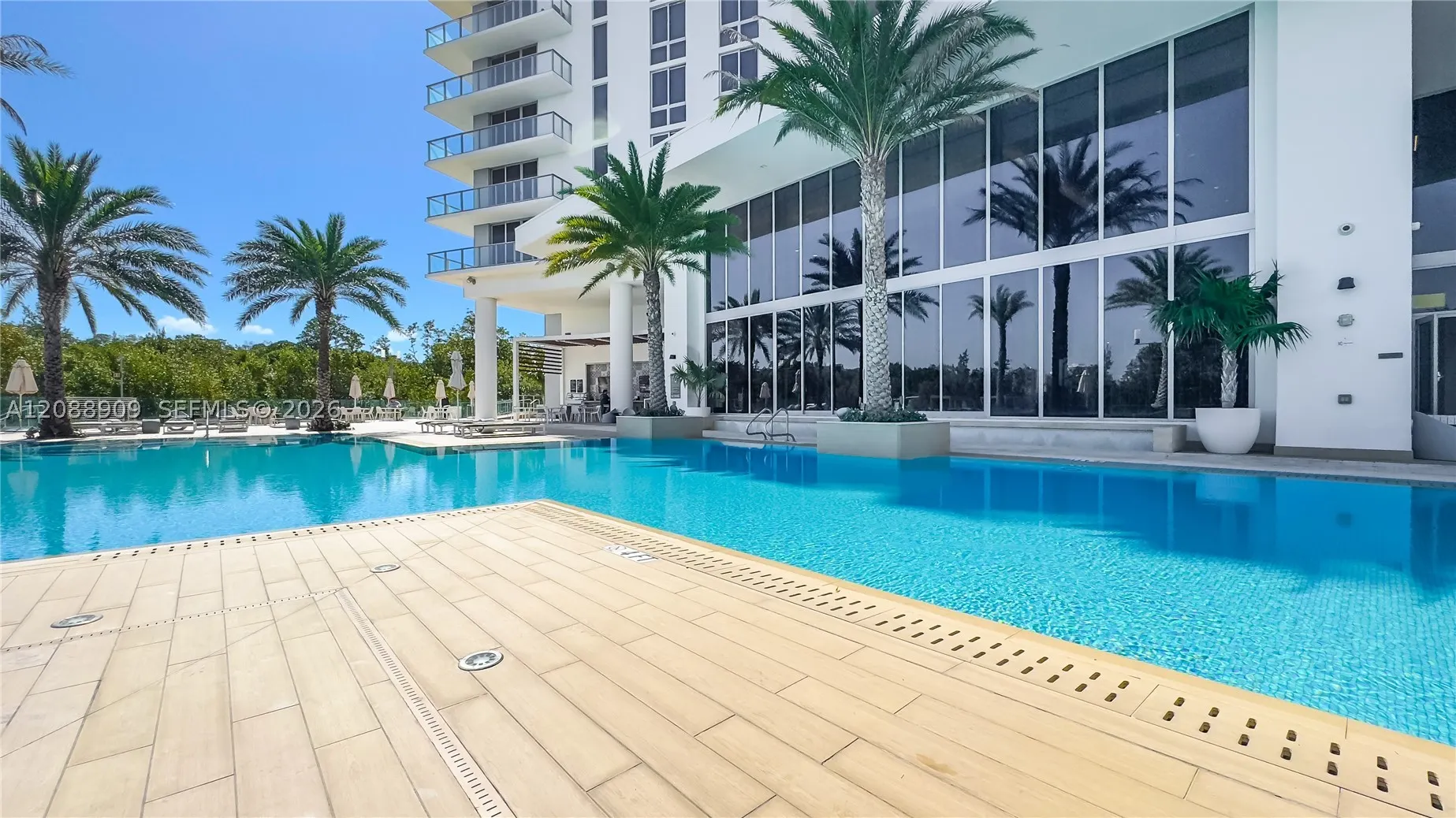 16385 Biscayne Blvd #707
