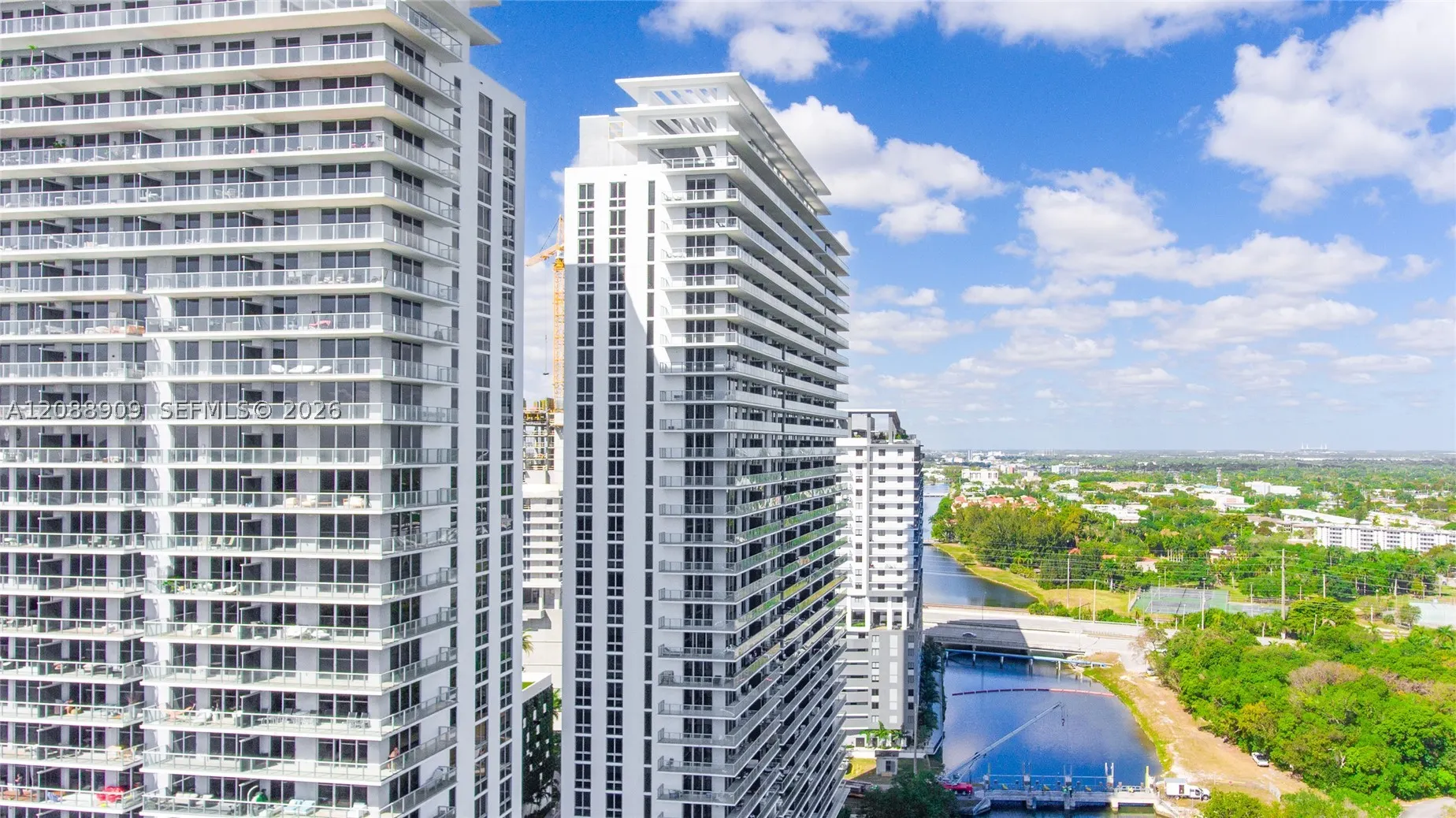 16385 Biscayne Blvd #707