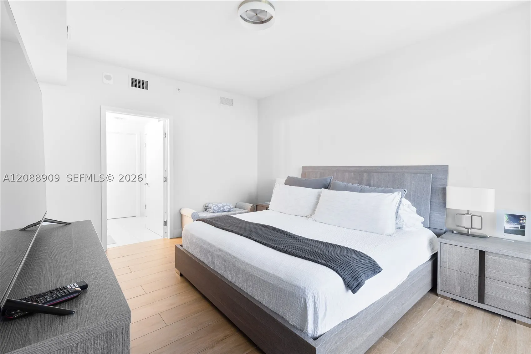16385 Biscayne Blvd #707