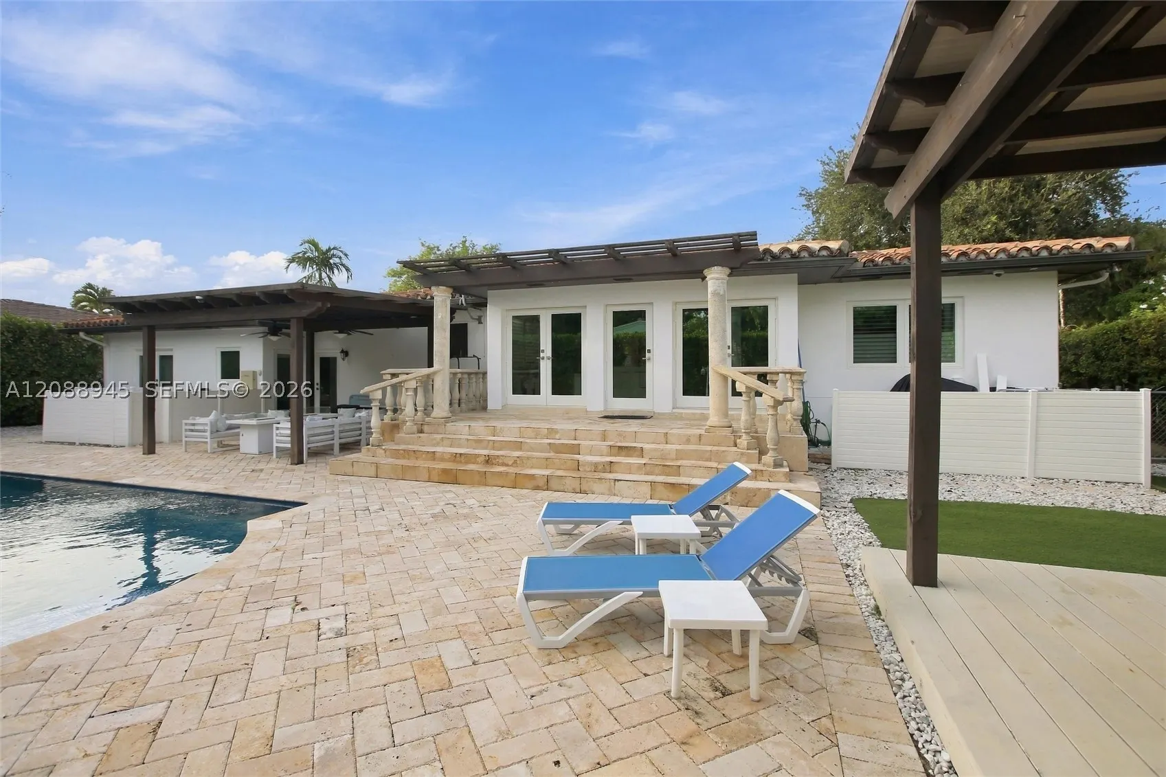 1550 Trevino Ave