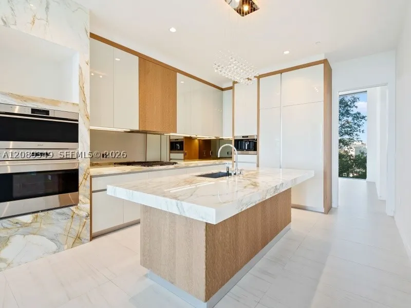 2811 S Bayshore Dr #5C