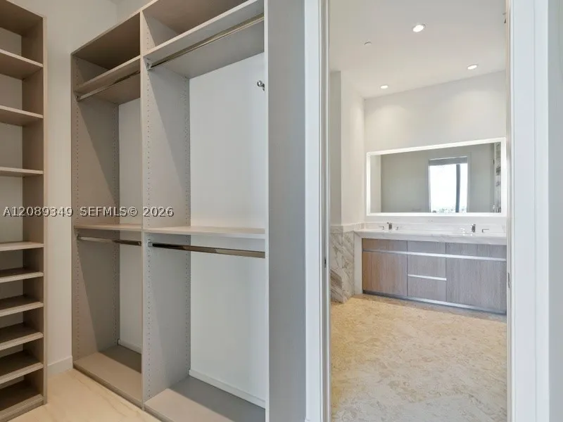 2811 S Bayshore Dr #5C