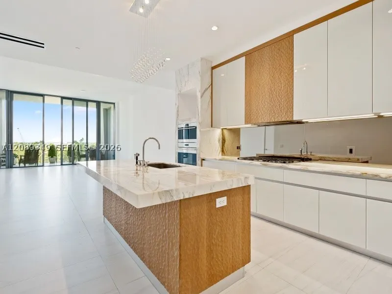 2811 S Bayshore Dr #5C