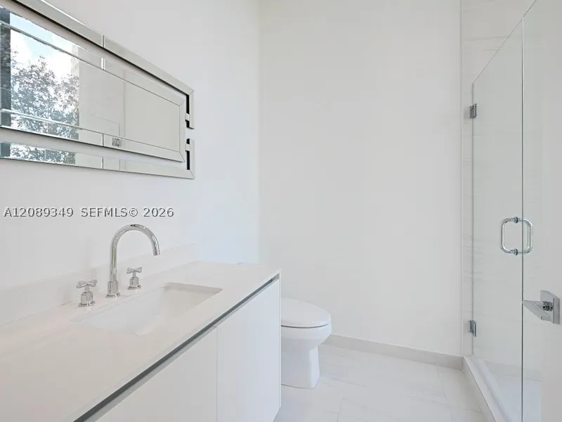 2811 S Bayshore Dr #5C