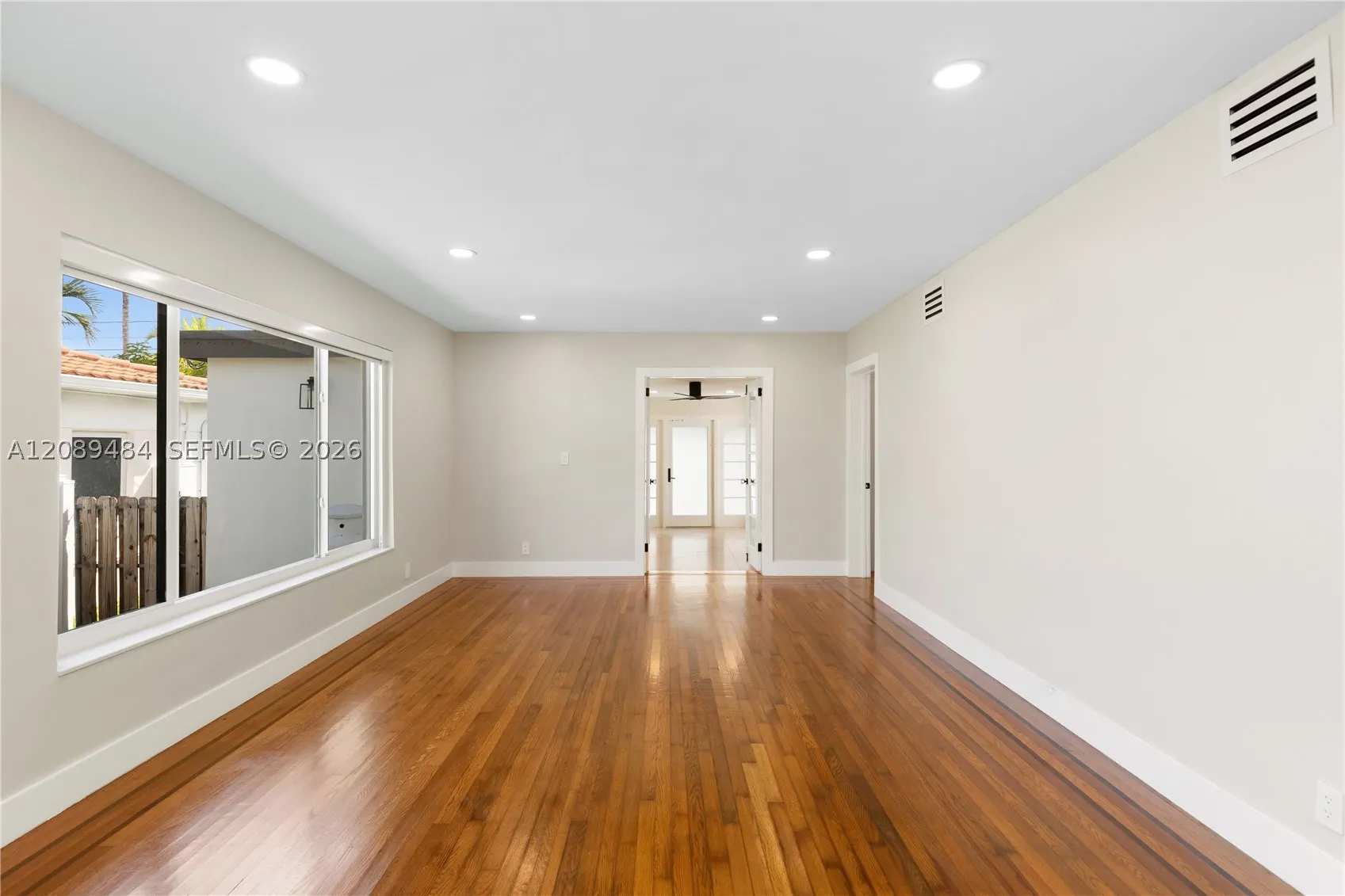 8934 Hawthorne Ave