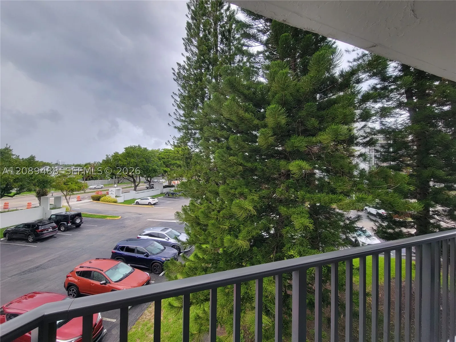 800 Parkview Dr #309