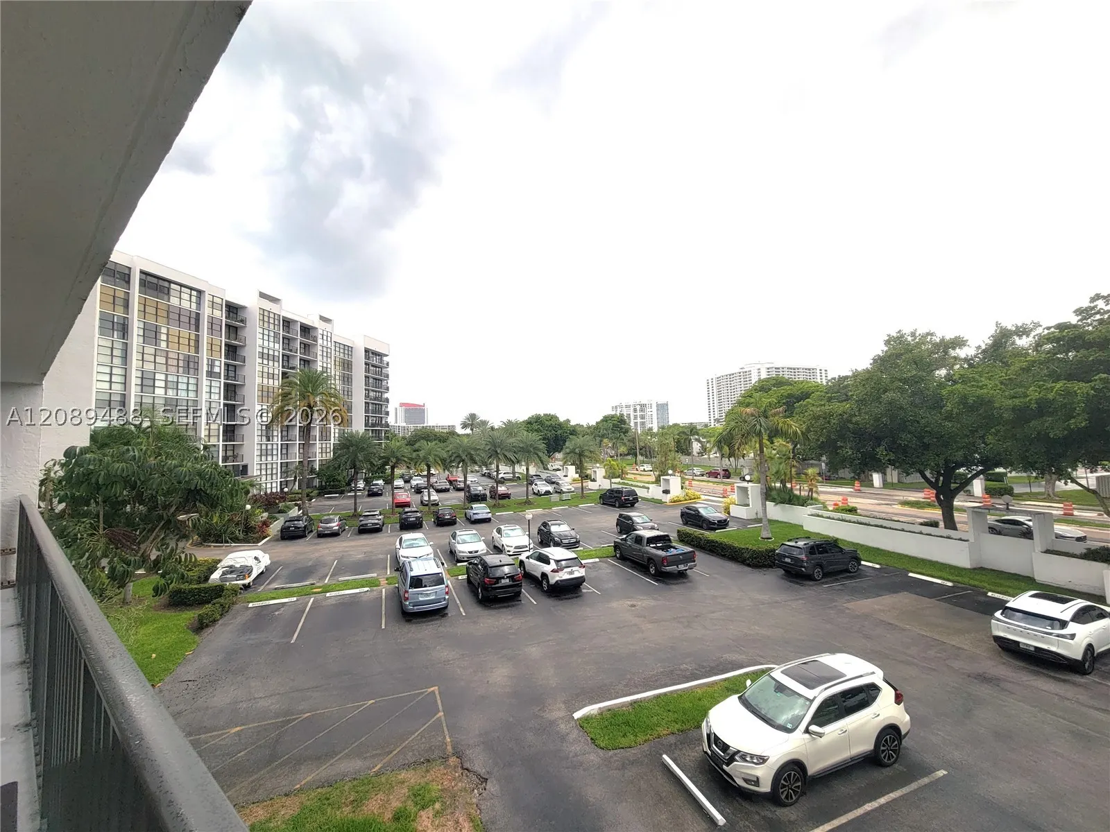 800 Parkview Dr #309