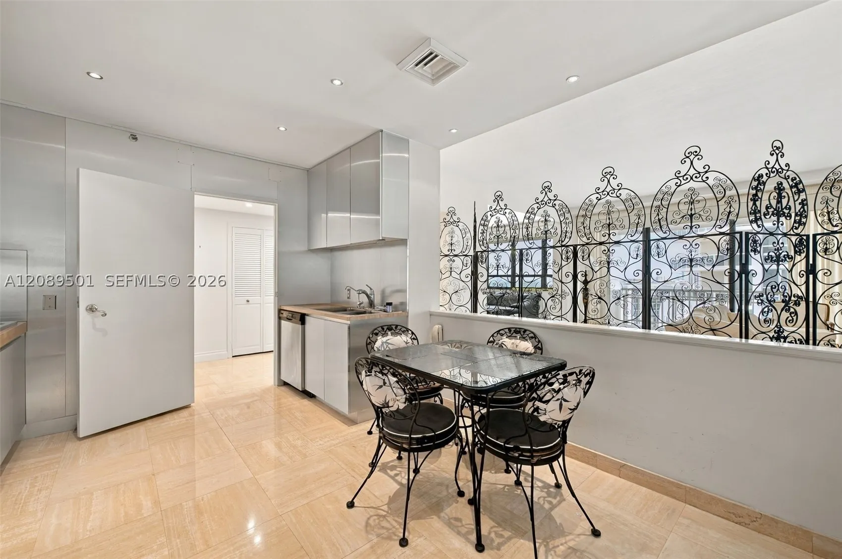 10205 Collins Ave #1704