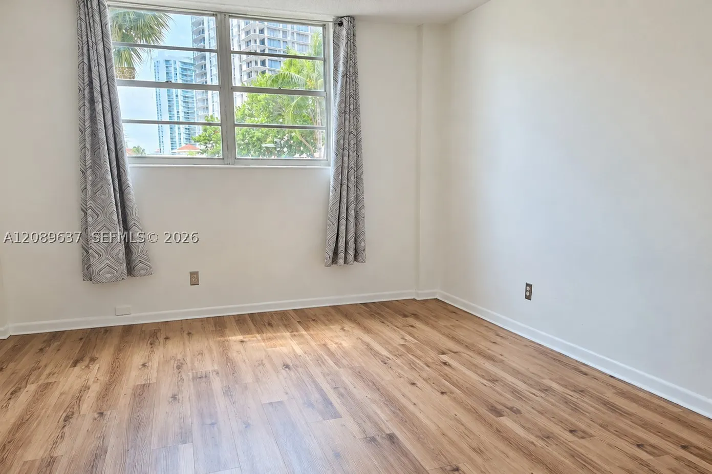 19390 Collins Ave #119