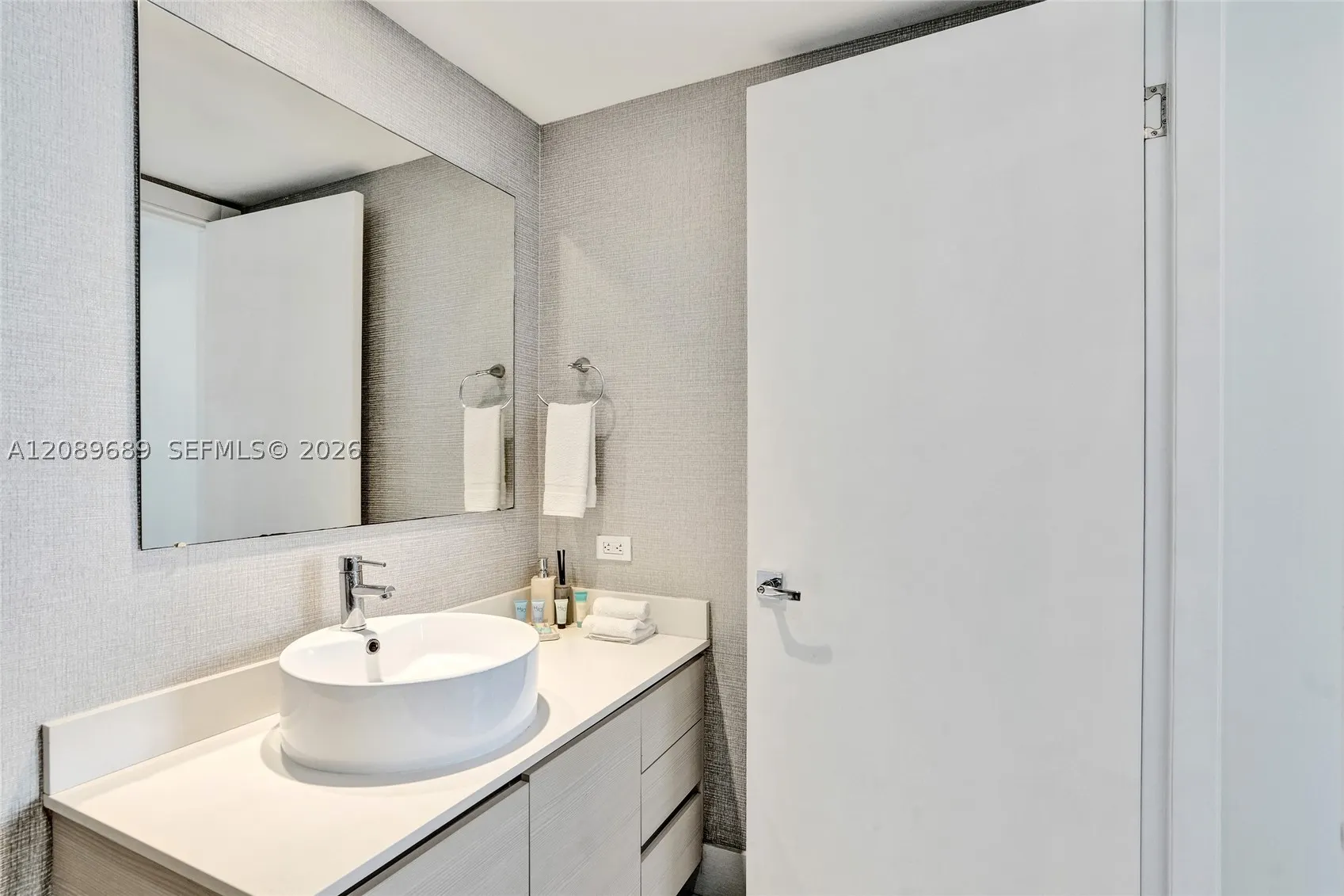 2600 E Hallandale Beach Blvd #T1002