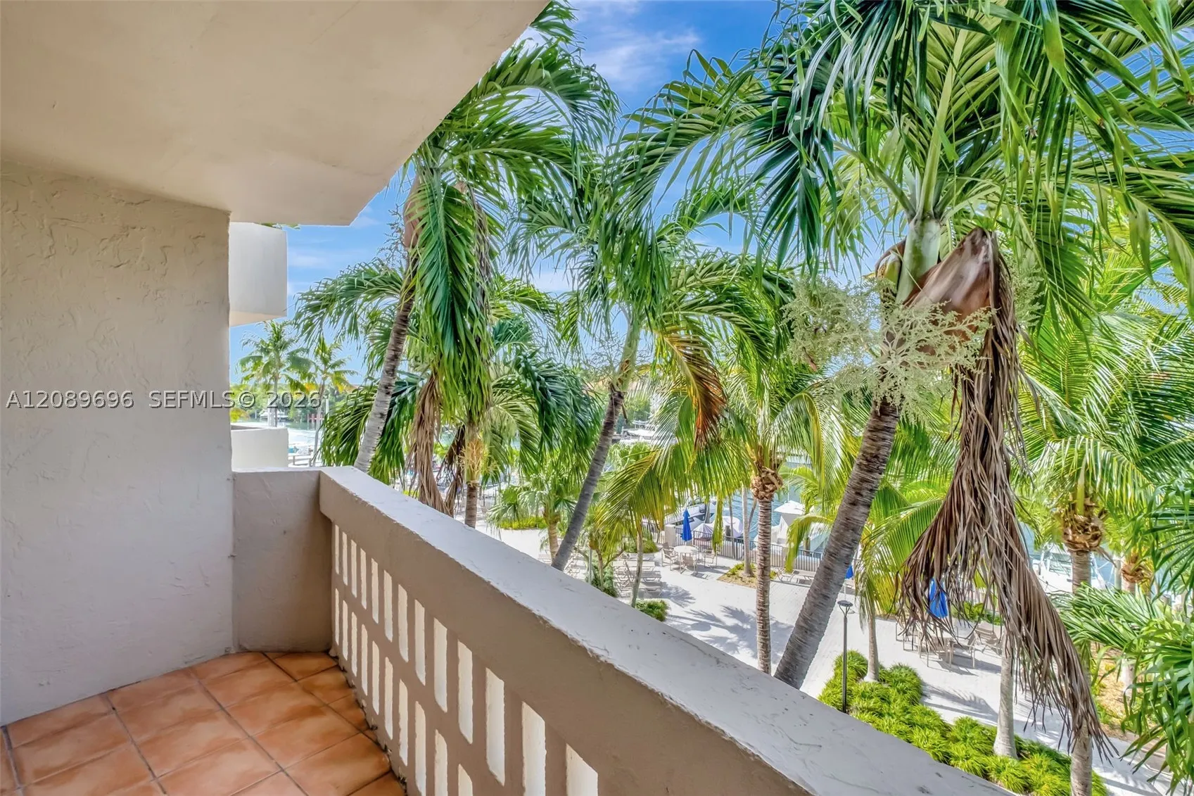 90 Edgewater Dr #327