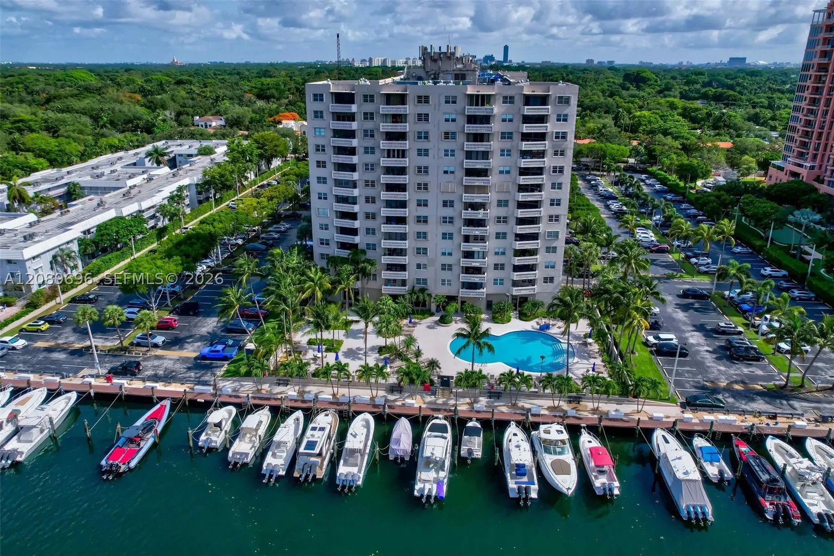 90 Edgewater Dr #327