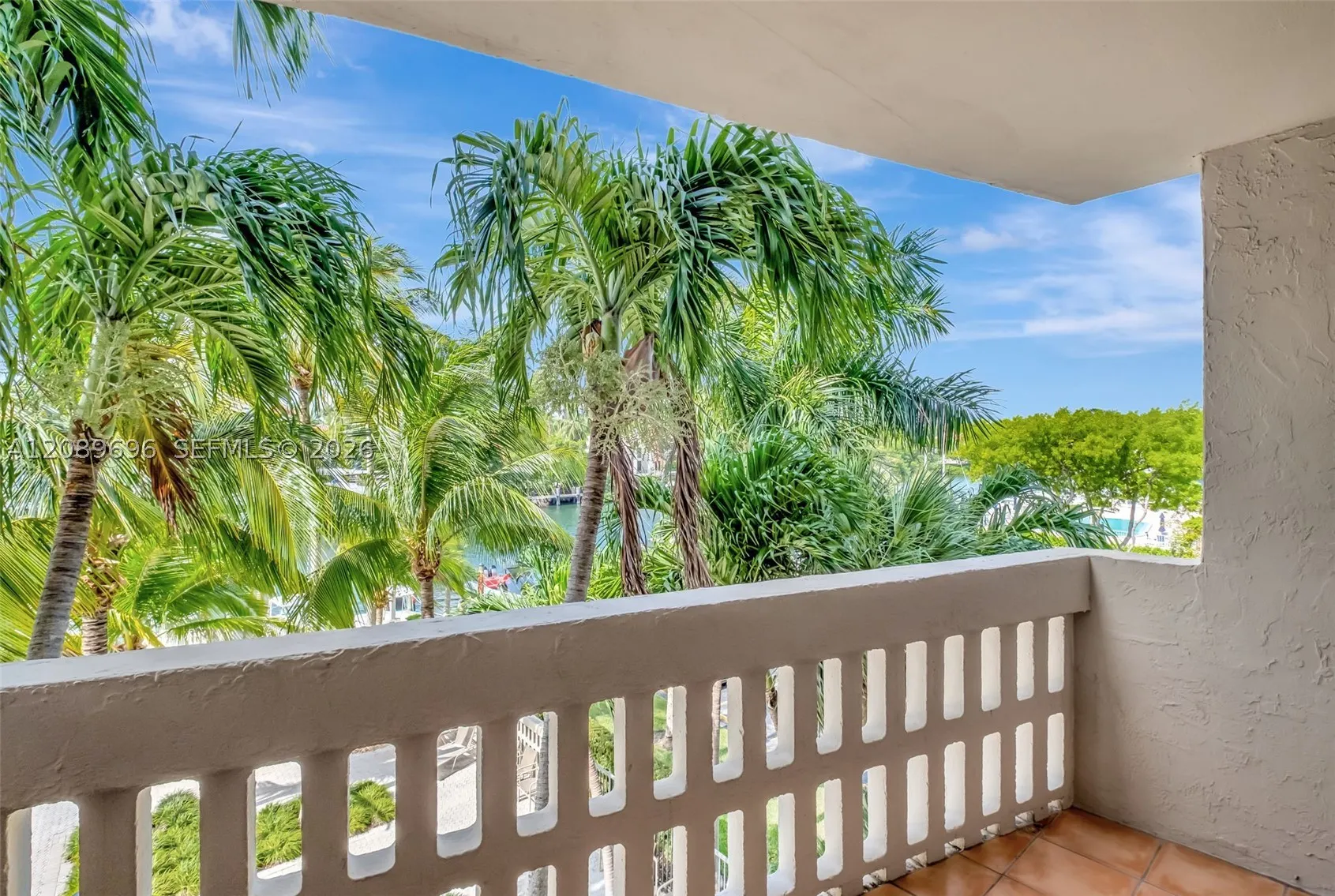90 Edgewater Dr #327