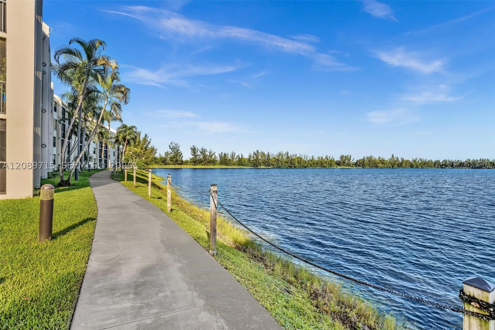 118 Lake Emerald Dr #207