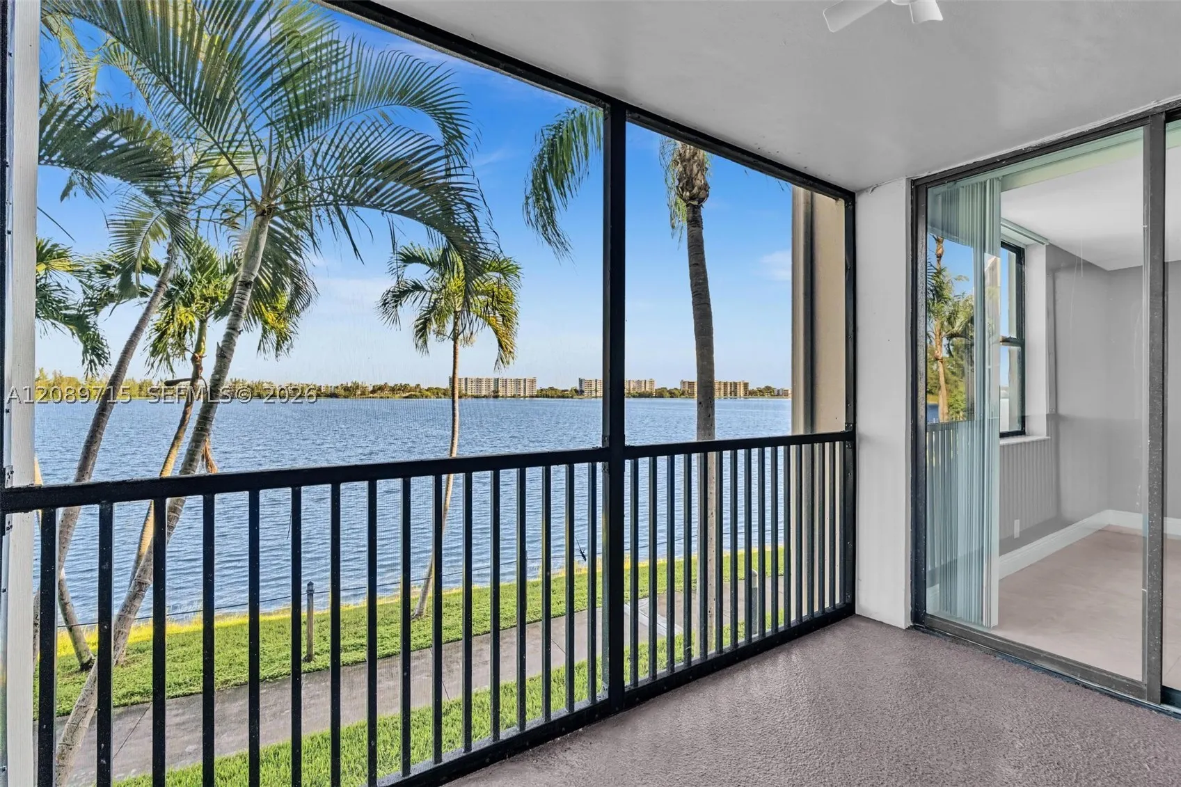 118 Lake Emerald Dr #207