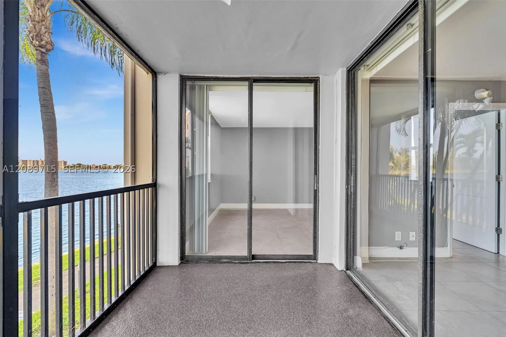 118 Lake Emerald Dr #207