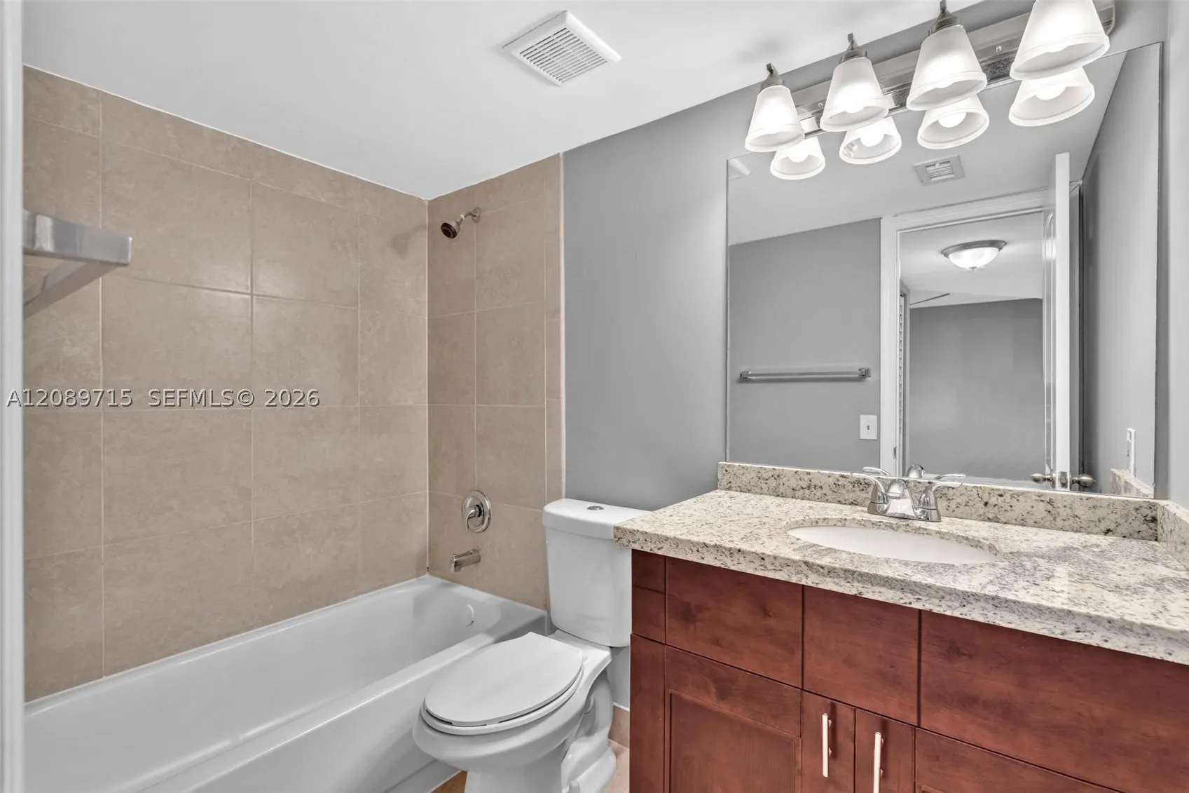 118 Lake Emerald Dr #207