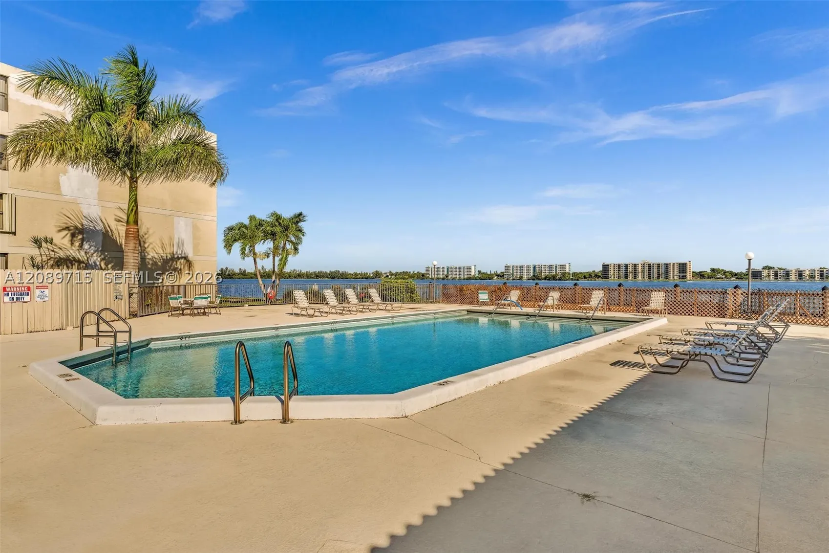 118 Lake Emerald Dr #207