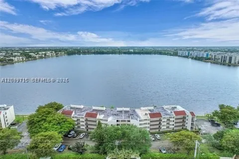 118 Lake Emerald Dr #207