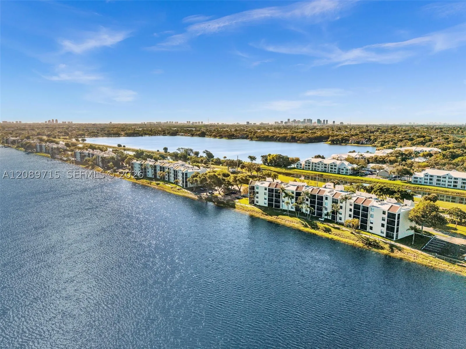 118 Lake Emerald Dr #207