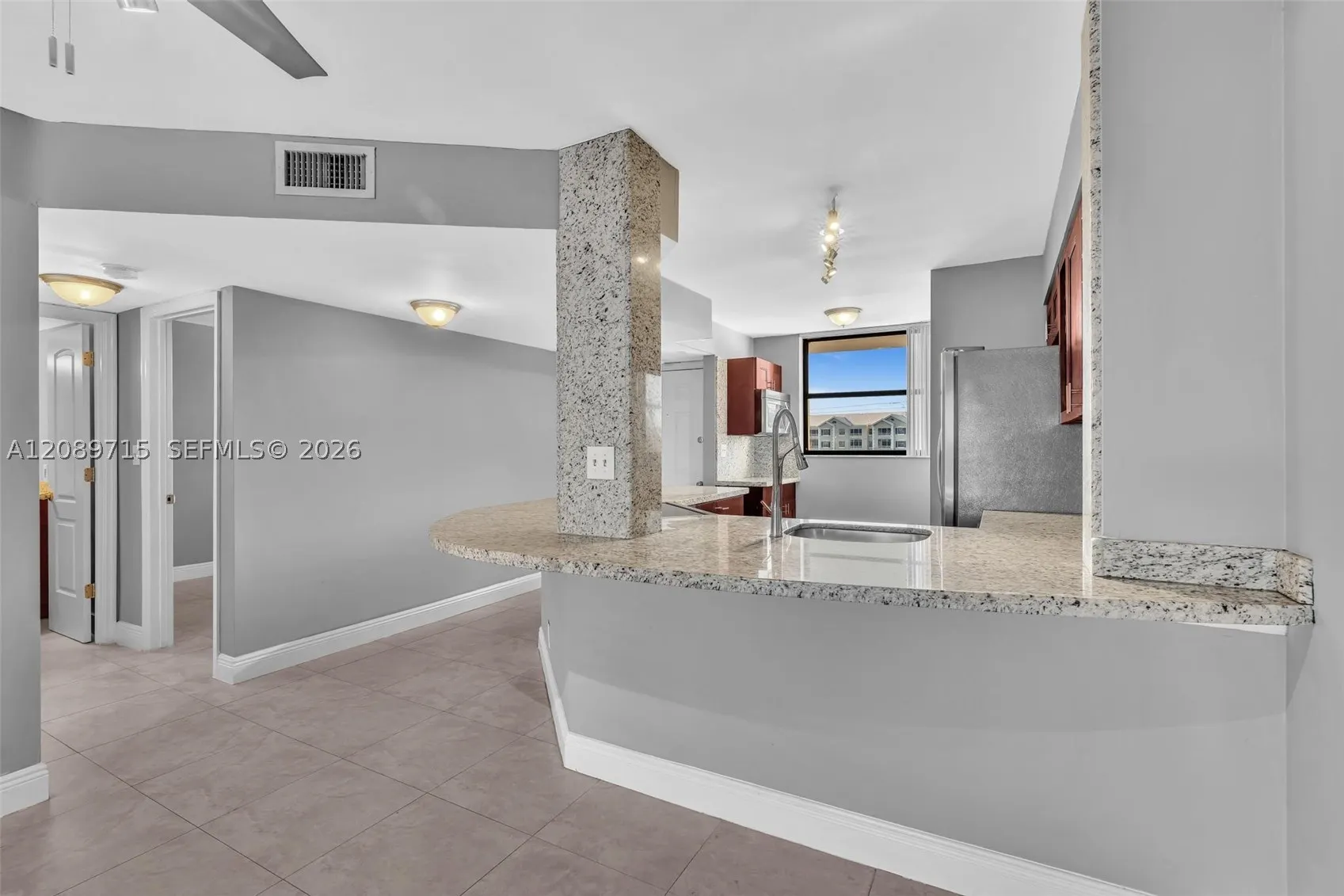 118 Lake Emerald Dr #207