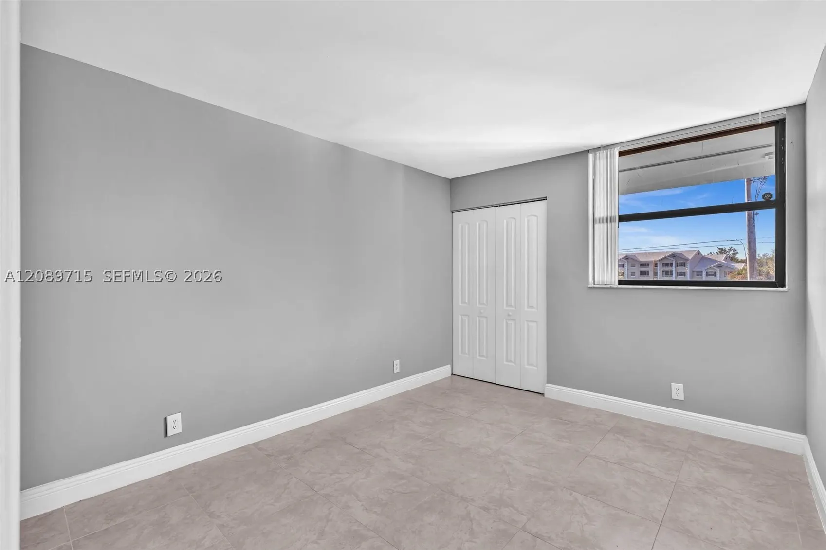 118 Lake Emerald Dr #207