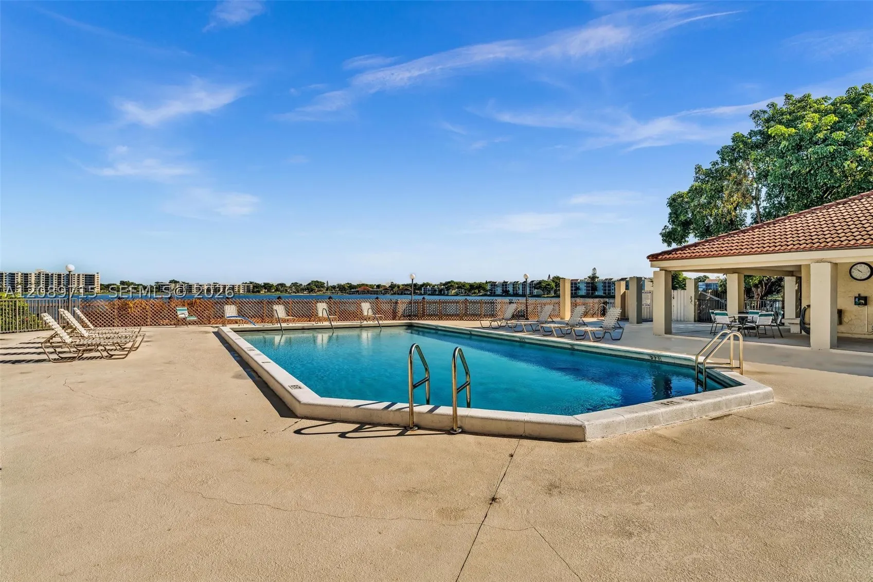 118 Lake Emerald Dr #207