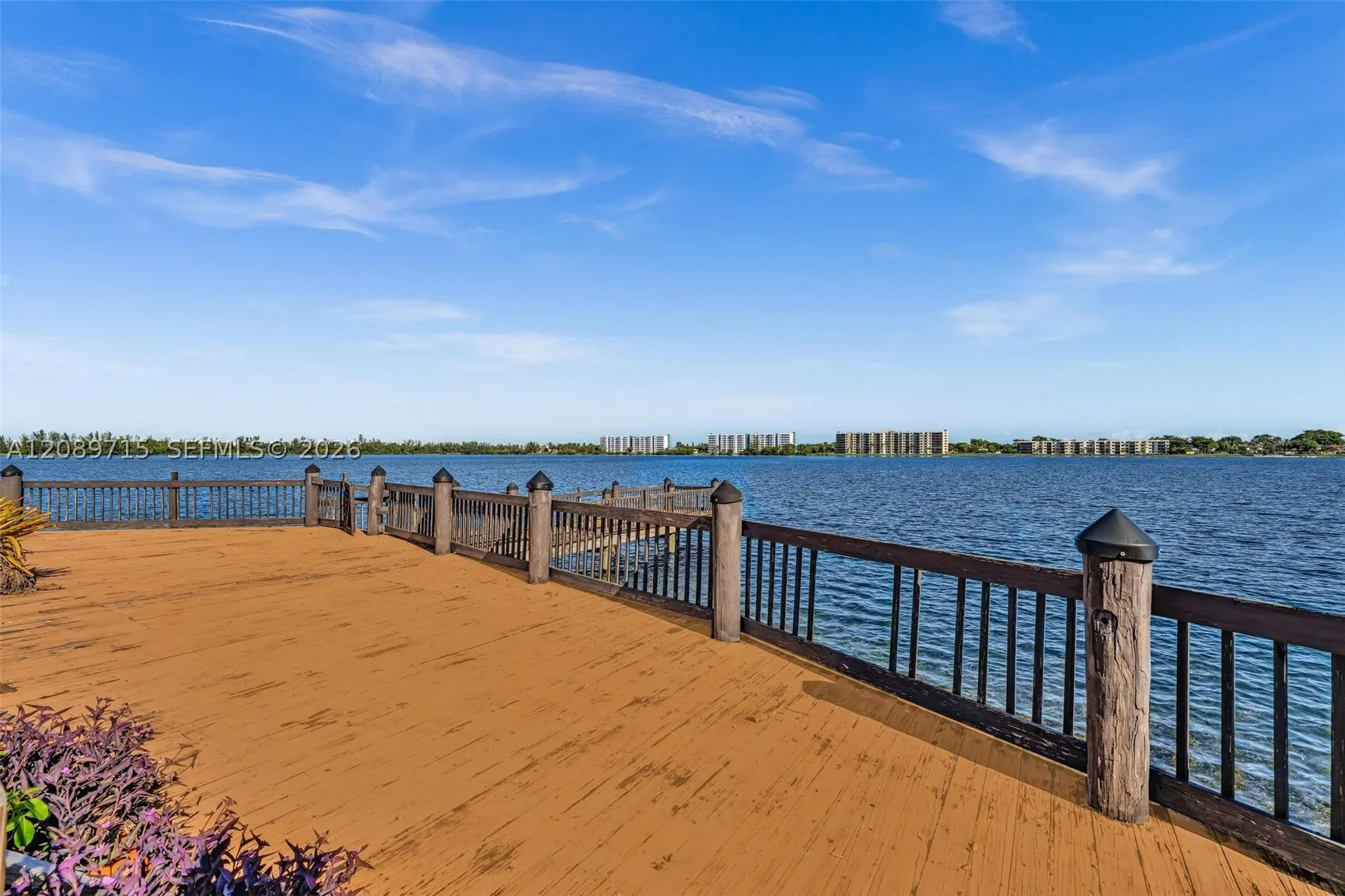 118 Lake Emerald Dr #207