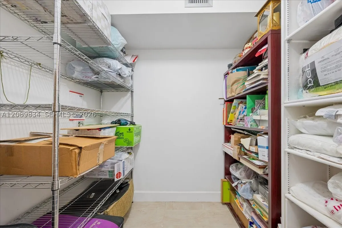 233 NE 14th Ave #2nd floor