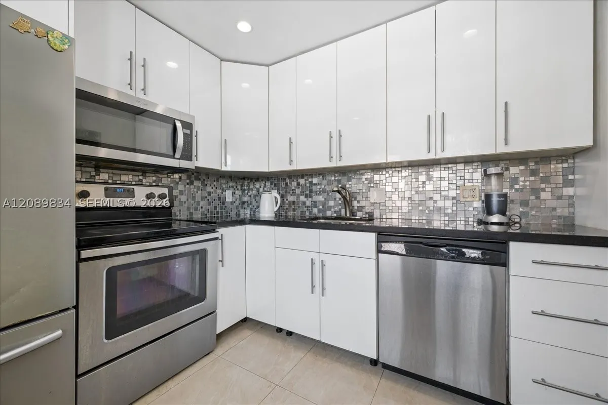 233 NE 14th Ave #2nd floor