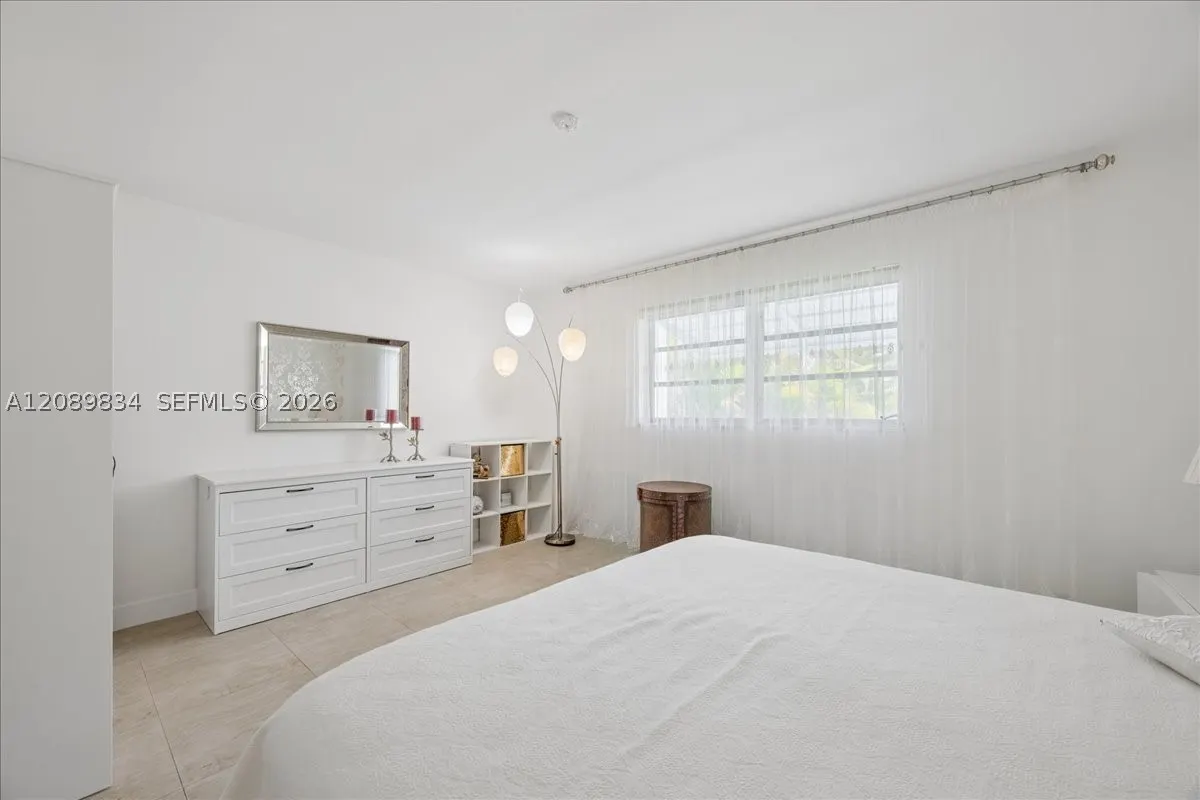 233 NE 14th Ave #2nd floor