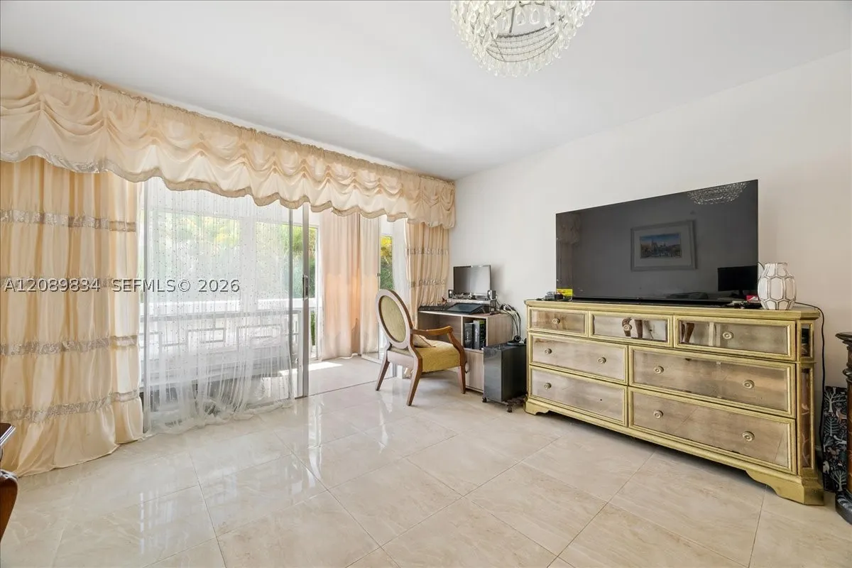 233 NE 14th Ave #2nd floor