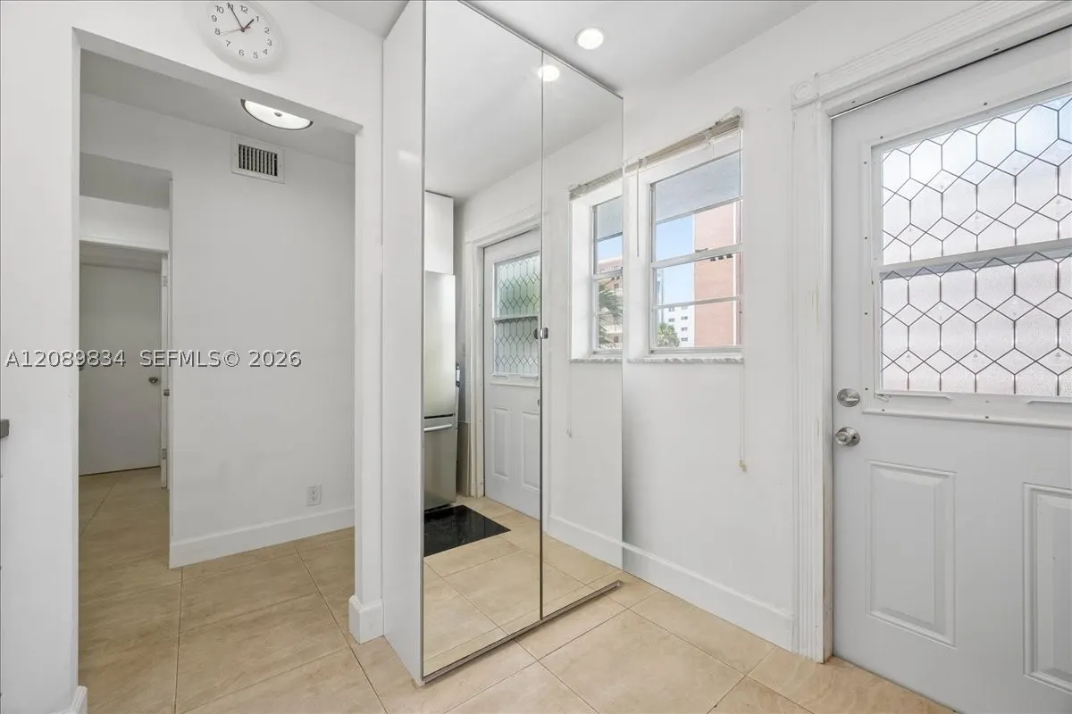 233 NE 14th Ave #2nd floor